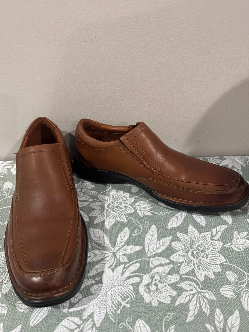 Clarks Men's Tan Leather Slip-On (Size: 11)